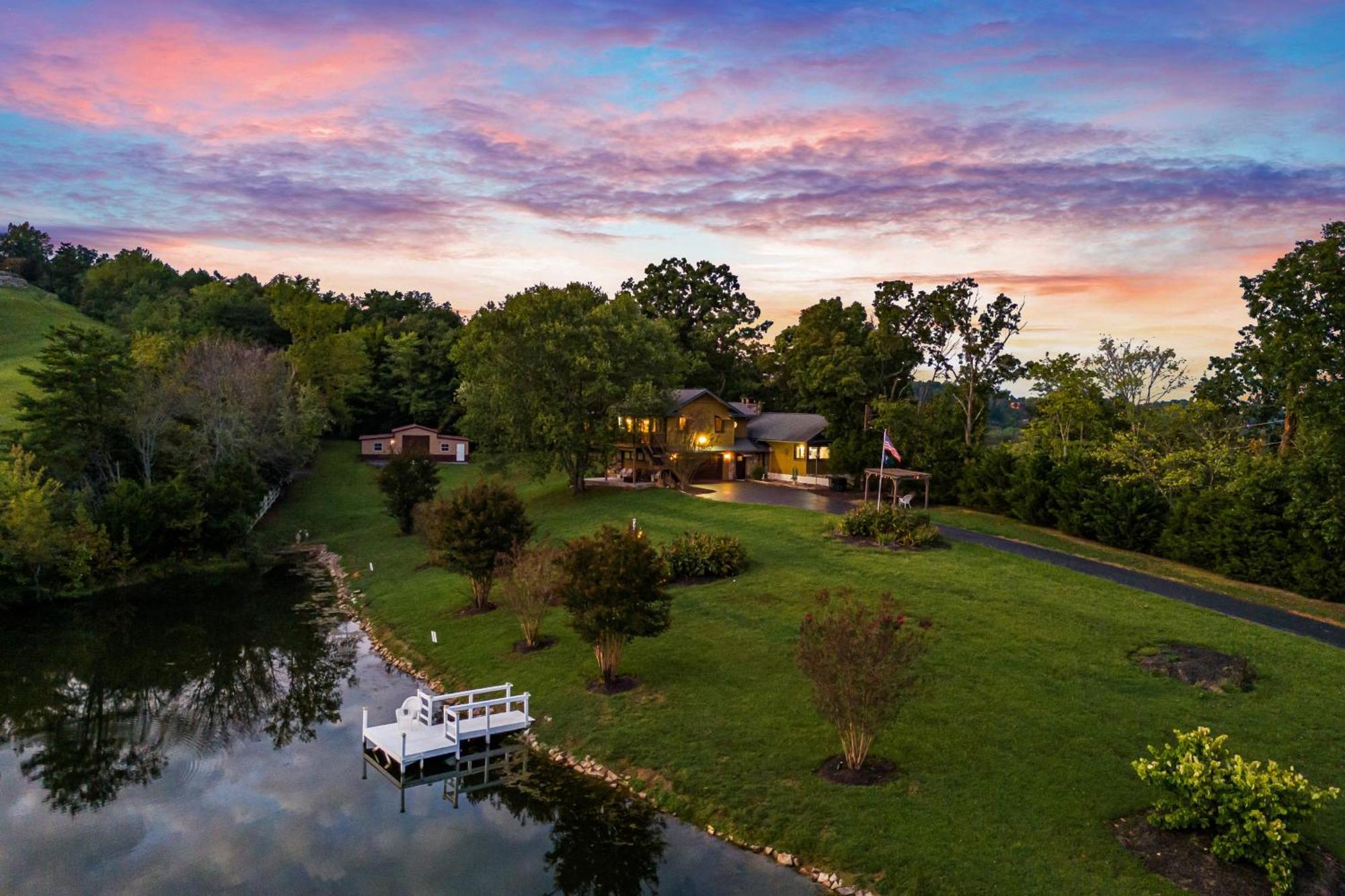 Haven On The Pond Villa Пиджен Фордж Екстериор снимка