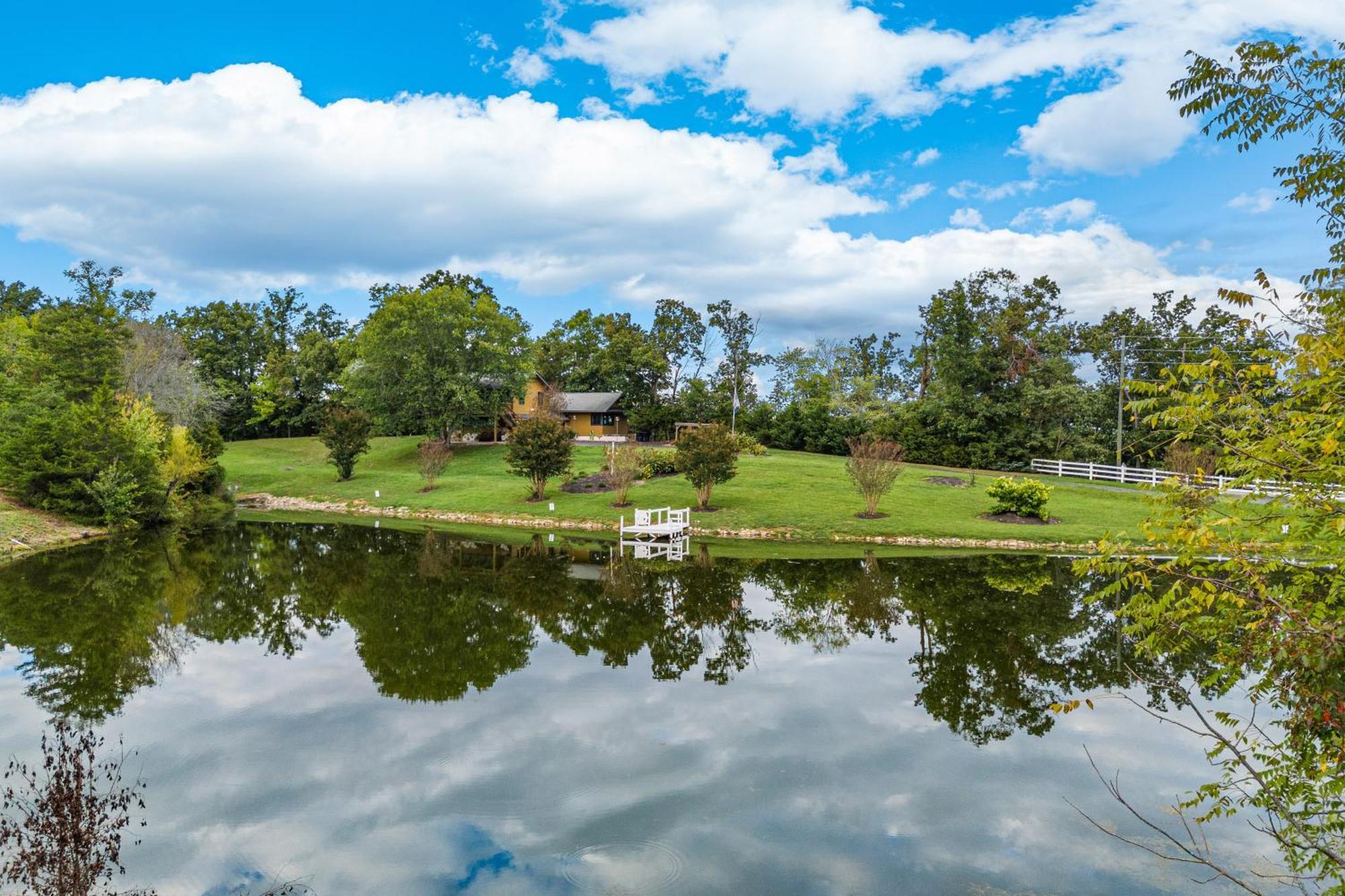 Haven On The Pond Villa Пиджен Фордж Екстериор снимка